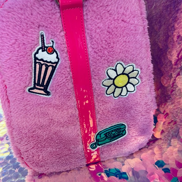 Everything’s Archie Fuzzy Bubble Gum pink Weekender - Picture 5 of 8